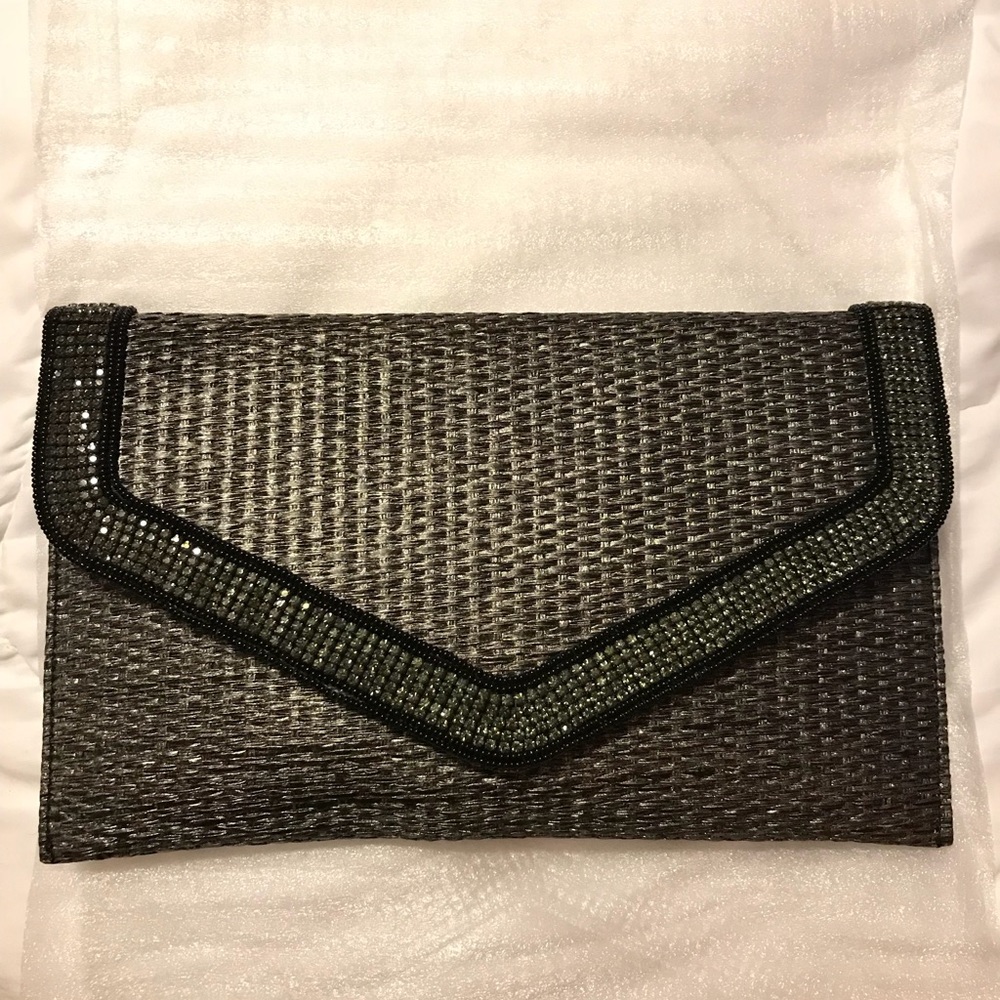 A clutch or shoulder purse!